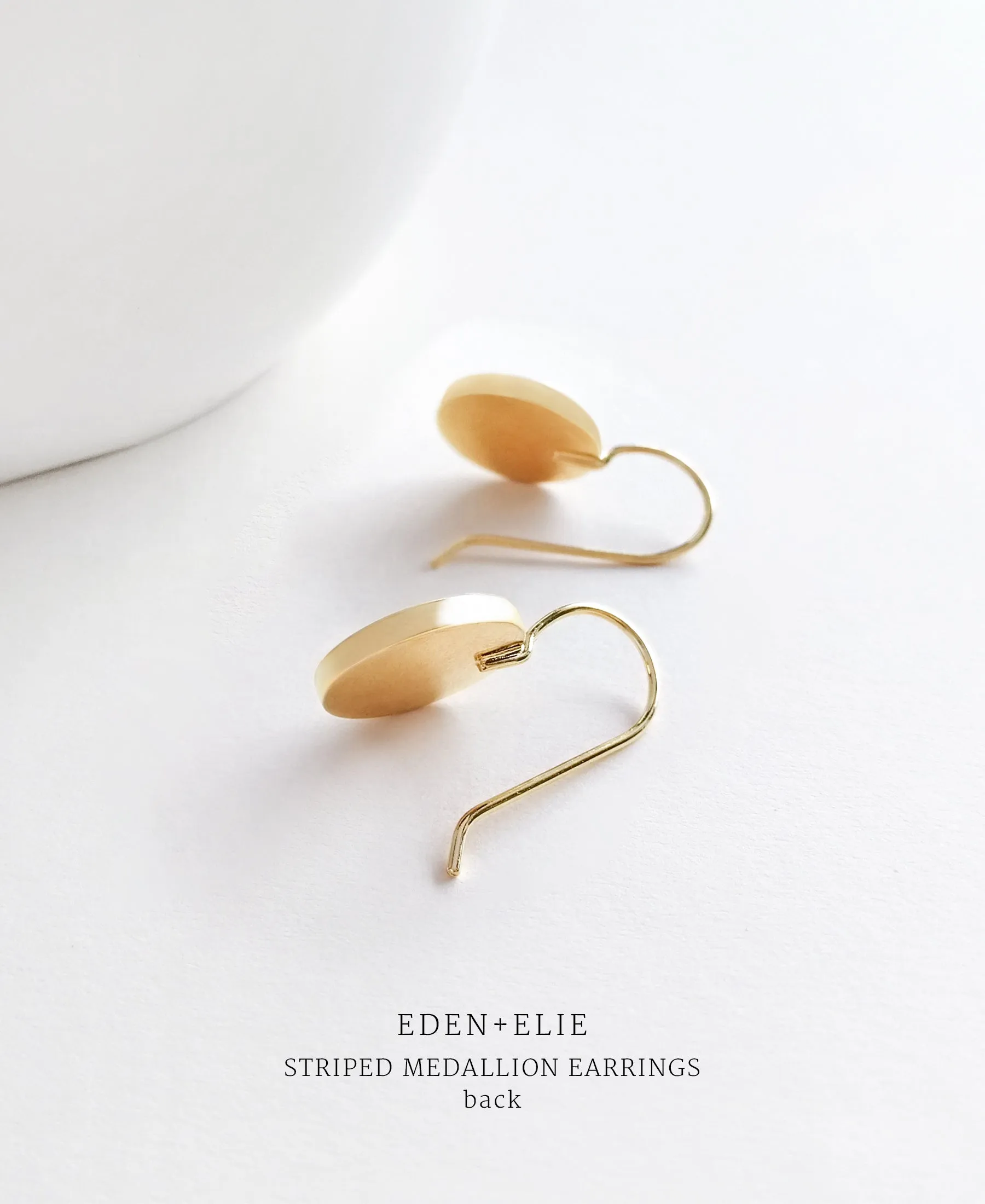 EDEN + ELIE Striped Medallion drop earrings - Cotinga